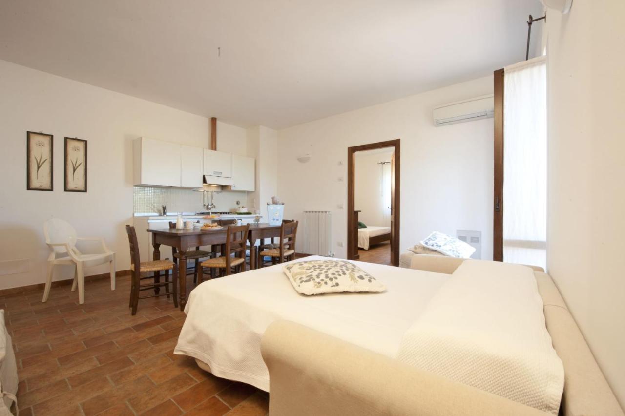Agriturismo Casale Le Selvette Ripa Eksteriør billede